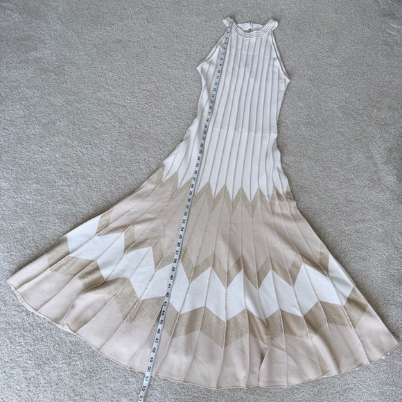 By Anthropologie Pleated Drop Waist Beige Chevron Knit Midi Dress Size Small - Picture 4 of 13